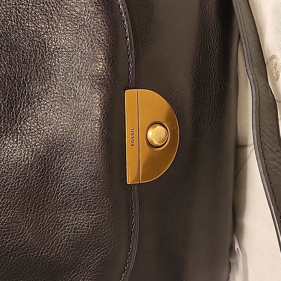 EUC vintage leather Fossil crossbody bag - Picture 7 of 16